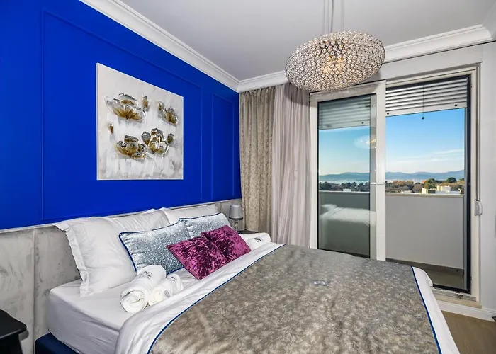Divine Luxury Apartment Purple