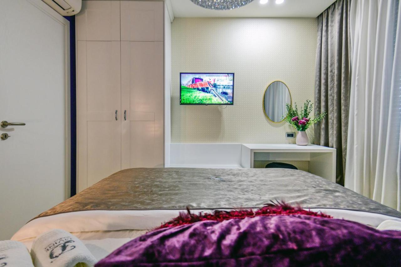 Divine Luxury Purple Apartment *